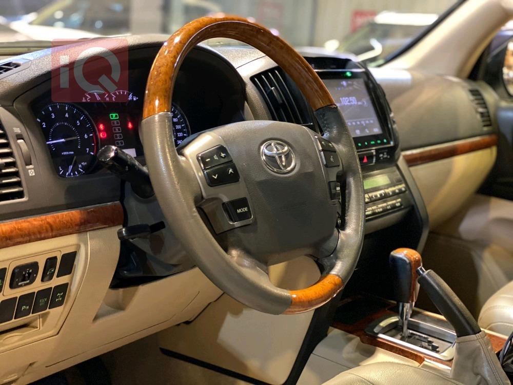 تويوتا لاندكروزر